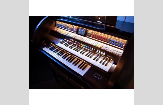 Used Lowrey Holiday Classic Organ All Inclusive Top Grade Package (SN:00A300 609E9 50653) - Image 6
